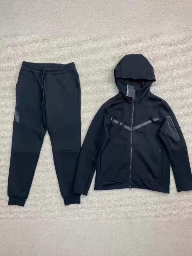Men’s Tech set