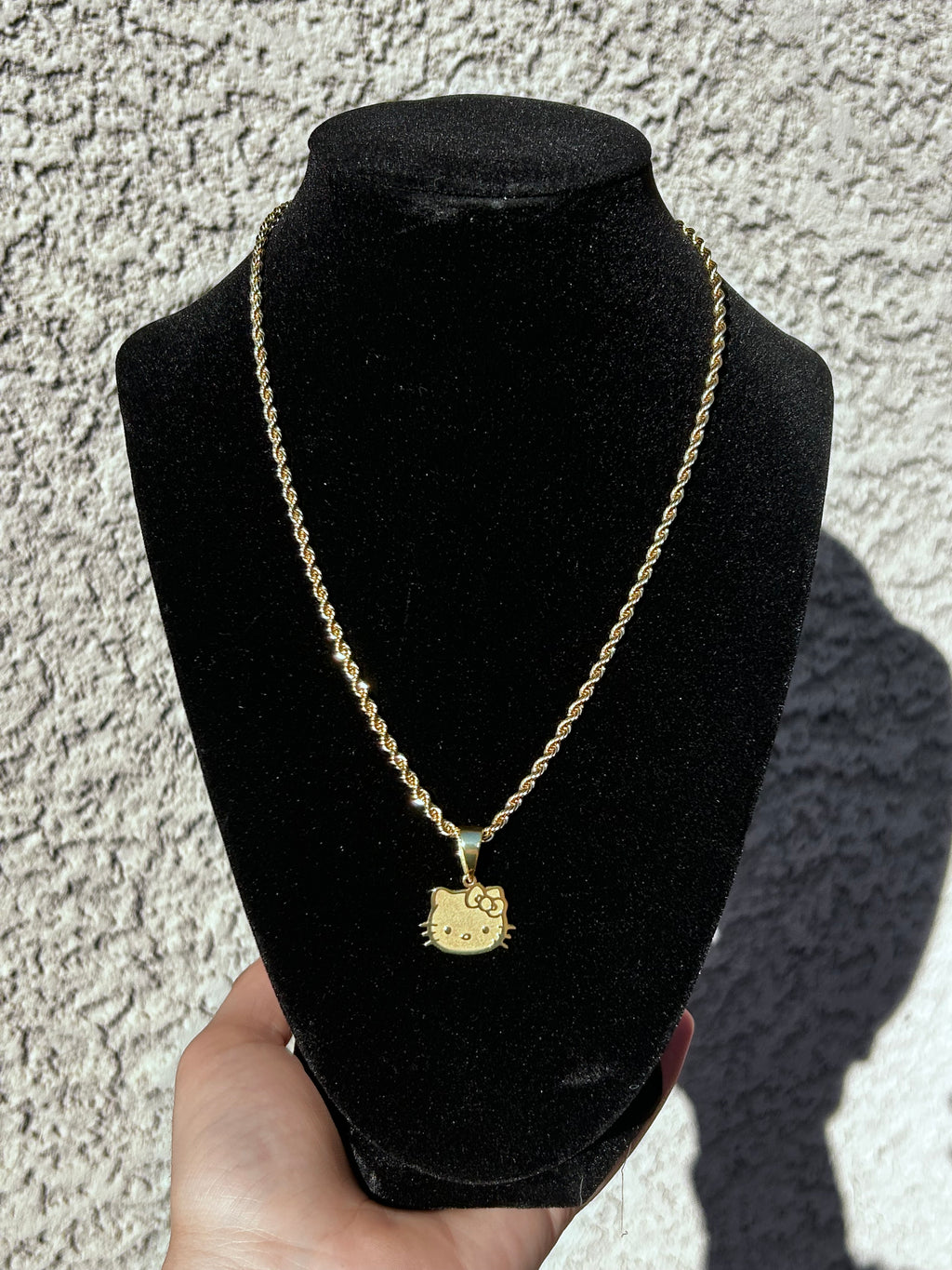 Small HK pendant w/ chain